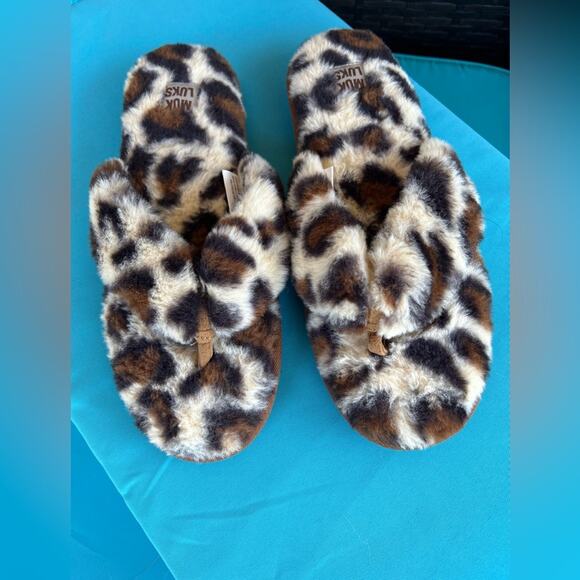 MUK LUKS Maren Faux Fur Thong Cheetah Pattern Flat Memory Foam Slippers Sz 9-10 - Picture 2 of 9
